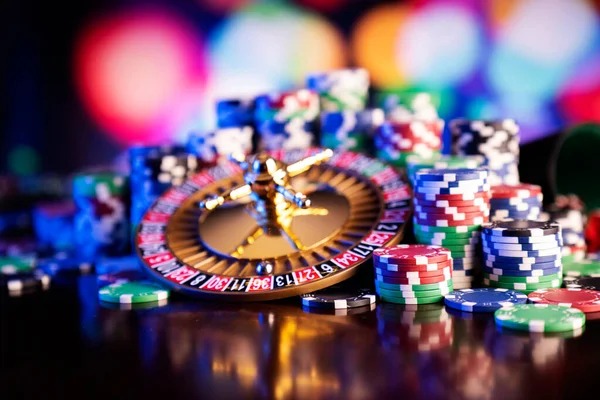 lapak 303 platform interface showing slot games and live casino